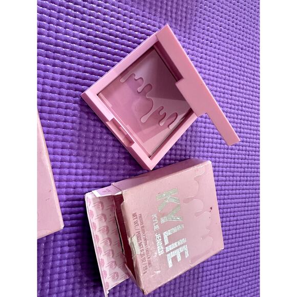 Kylie Jenner Bundle 2 Kylighter Pressed Illuminating Powder & 1 Blush Powder NEW - Picture 7 of 7